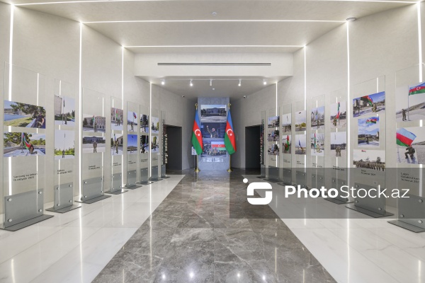 Dövlət Bayrağı Meydanında yerləşən Dövlət Bayrağı Muzeyi