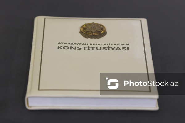 Dövlət Bayrağı Meydanında yerləşən Dövlət Bayrağı Muzeyi