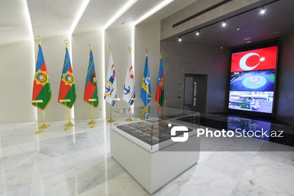 Dövlət Bayrağı Meydanında yerləşən Dövlət Bayrağı Muzeyi