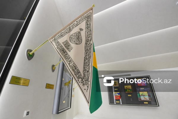 Dövlət Bayrağı Meydanında yerləşən Dövlət Bayrağı Muzeyi