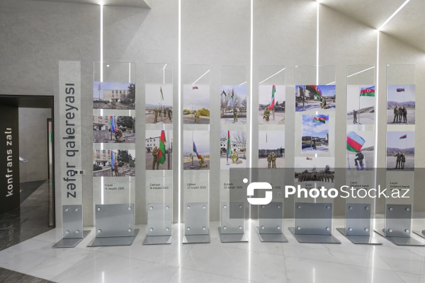 Dövlət Bayrağı Meydanında yerləşən Dövlət Bayrağı Muzeyi