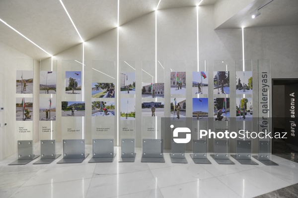 Dövlət Bayrağı Meydanında yerləşən Dövlət Bayrağı Muzeyi