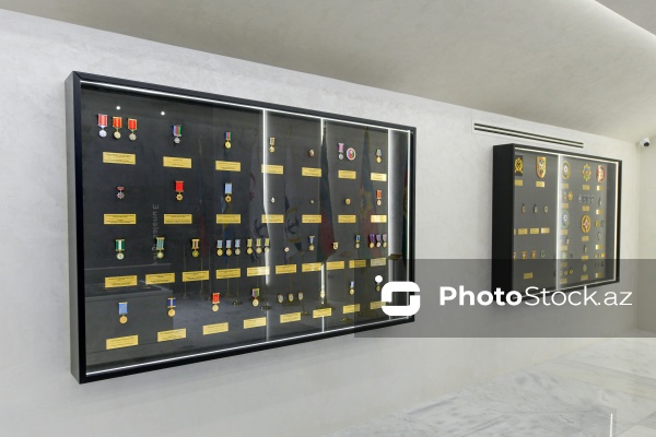 Dövlət Bayrağı Meydanında yerləşən Dövlət Bayrağı Muzeyi