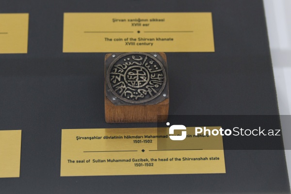 Dövlət Bayrağı Meydanında yerləşən Dövlət Bayrağı Muzeyi