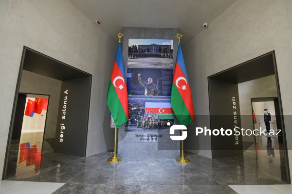 Dövlət Bayrağı Meydanında yerləşən Dövlət Bayrağı Muzeyi