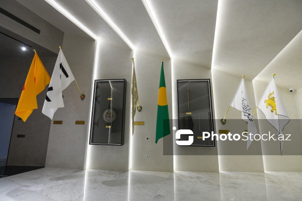Dövlət Bayrağı Meydanında yerləşən Dövlət Bayrağı Muzeyi