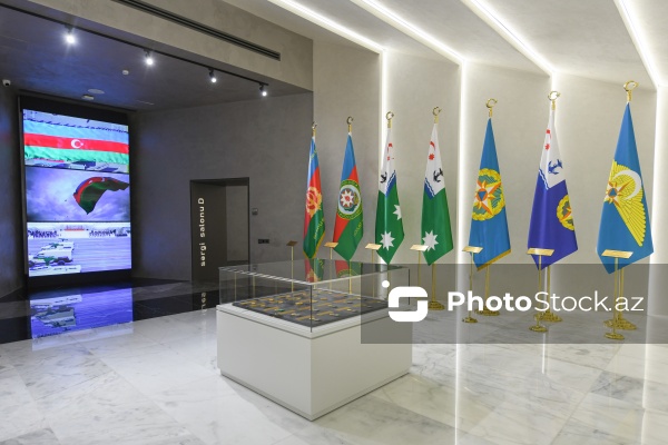 Dövlət Bayrağı Meydanında yerləşən Dövlət Bayrağı Muzeyi