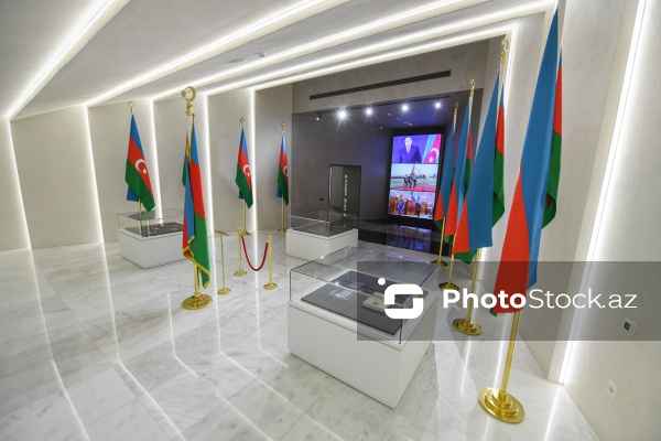 Dövlət Bayrağı Meydanında yerləşən Dövlət Bayrağı Muzeyi