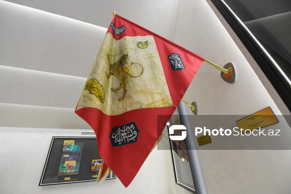 Dövlət Bayrağı Meydanında yerləşən Dövlət Bayrağı Muzeyi