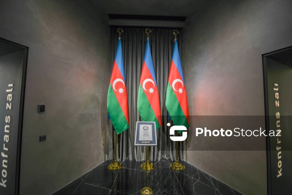 Dövlət Bayrağı Meydanında yerləşən Dövlət Bayrağı Muzeyi