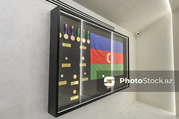 Dövlət Bayrağı Meydanında yerləşən Dövlət Bayrağı Muzeyi