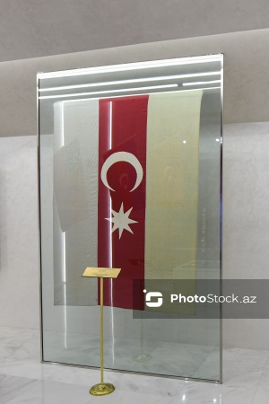 Dövlət Bayrağı Meydanında yerləşən Dövlət Bayrağı Muzeyi
