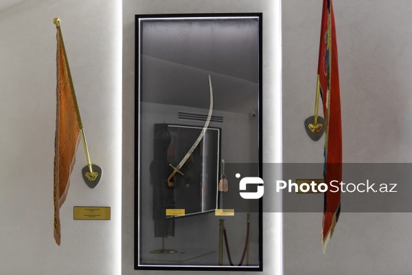 Dövlət Bayrağı Meydanında yerləşən Dövlət Bayrağı Muzeyi