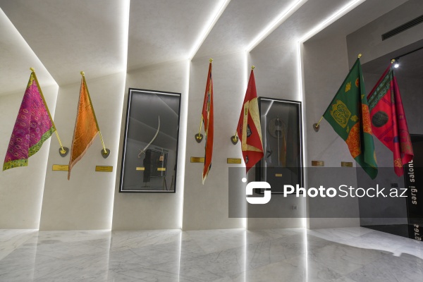 Dövlət Bayrağı Meydanında yerləşən Dövlət Bayrağı Muzeyi