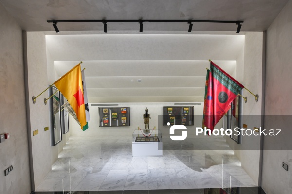 Dövlət Bayrağı Meydanında yerləşən Dövlət Bayrağı Muzeyi
