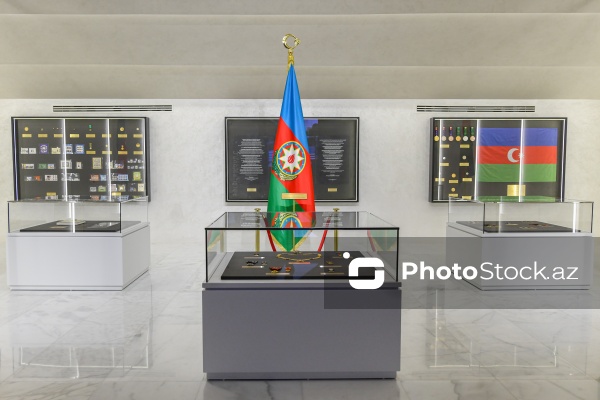 Dövlət Bayrağı Meydanında yerləşən Dövlət Bayrağı Muzeyi