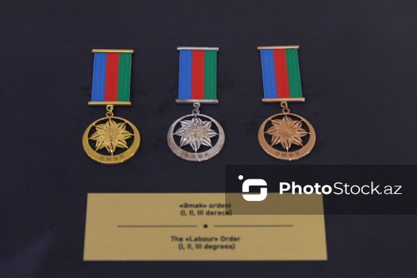 Dövlət Bayrağı Meydanında yerləşən Dövlət Bayrağı Muzeyi