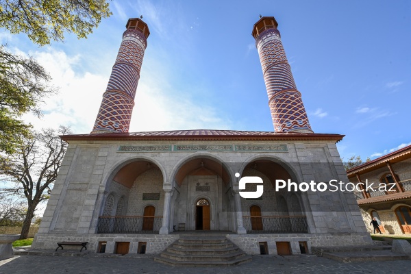 Yuxarı Gövhər Ağa məscidinin binası