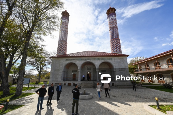 Yuxarı Gövhər Ağa məscidi