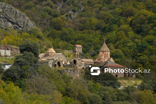 Beynəlxalq səyyahlar Kəlbəcərdəki Xudavəng monastırında olublar