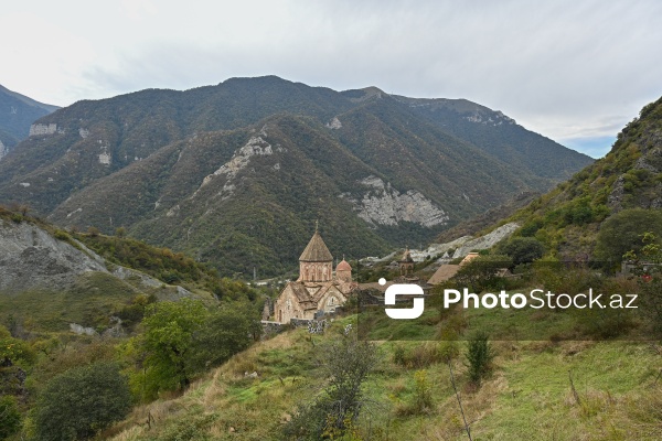Beynəlxalq səyyahlar Kəlbəcərdəki Xudavəng monastırında olublar