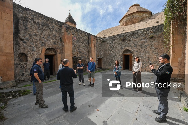 Beynəlxalq səyyahlar Kəlbəcərdəki Xudavəng monastırında olublar