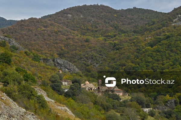 Beynəlxalq səyyahlar Kəlbəcərdəki Xudavəng monastırında olublar