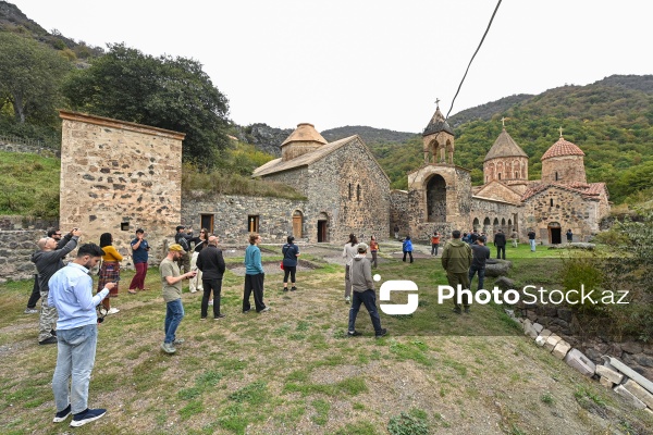 Beynəlxalq səyyahlar Kəlbəcərdəki Xudavəng monastırında olublar
