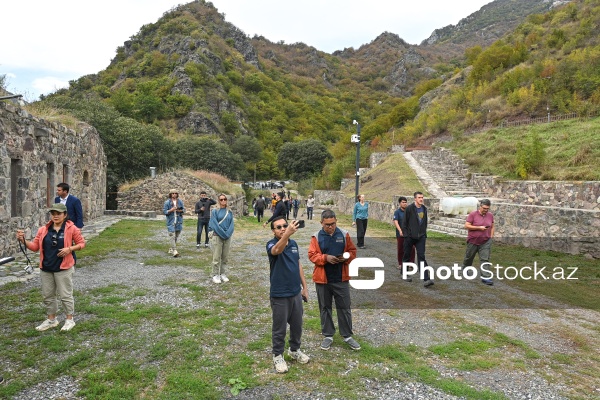 Beynəlxalq səyyahlar Kəlbəcərdəki Xudavəng monastırında olublar