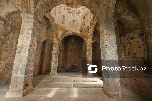 Beynəlxalq səyyahlar Kəlbəcərdəki Xudavəng monastırında olublar