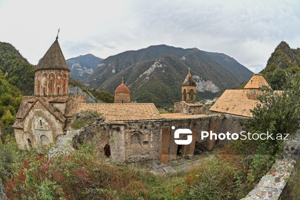 Beynəlxalq səyyahlar Kəlbəcərdəki Xudavəng monastırında olublar