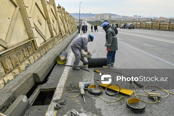 Bibiheybət yolunda yaranmış torpaq sürüşməsi təhlükəsi