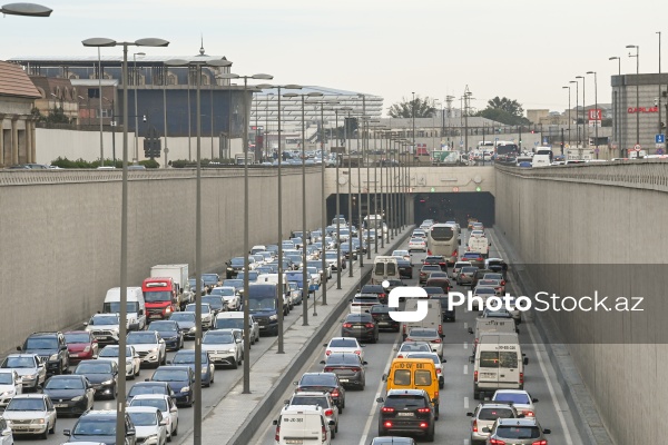 Paytaxt küçələrində müşahidə edilən tıxac