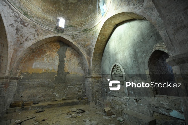 Binəqədi rayonunda narkoman yuvasına çevrilmiş tarixi "Hacı Əmrah" hamamı