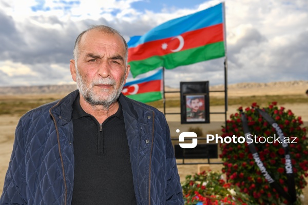 Məmməd Əzizov - Şəhid Fikrət Əzizovun dəfnində