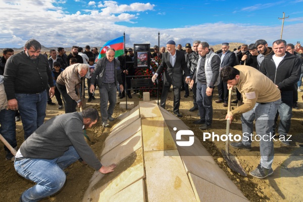 Birinci Qarabağ müharibəsində itkin düşmüş şəhid Fikrət Əzizovun dəfni