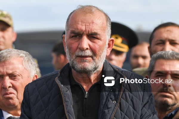 Məmməd Əzizov - Şəhid Fikrət Əzizovun dəfnində