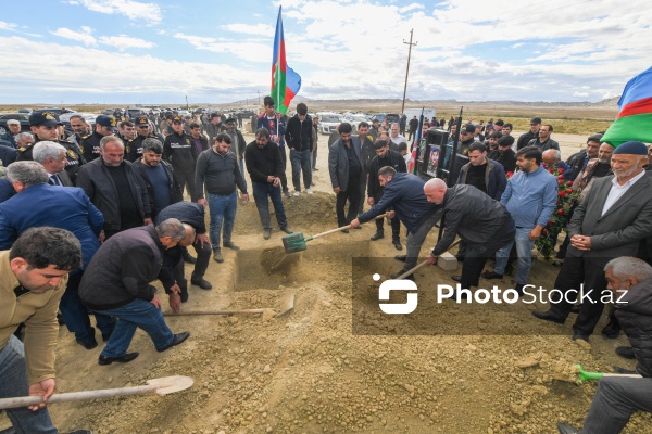 Birinci Qarabağ müharibəsində itkin düşmüş şəhid Fikrət Əzizovun dəfni