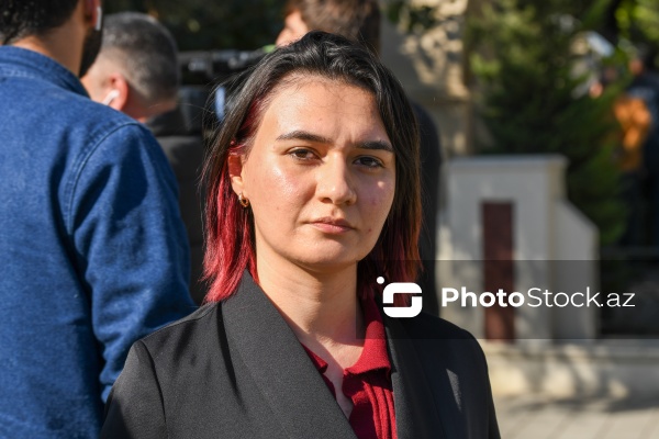 Nərgiz Şahmurova - Şəhid Mübariz Şahmurovun dəfnində