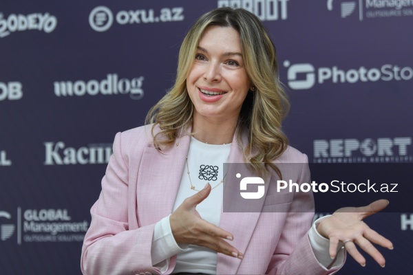 Bloqer Anna Şvıqar