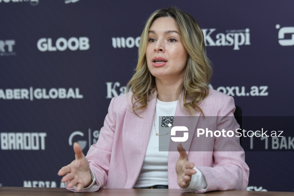 Bloqer Anna Şvıqar