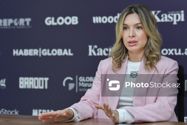 Bloqer Anna Şvıqar