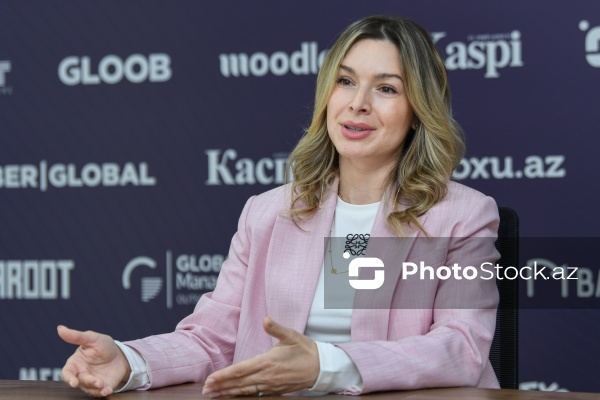 Bloqer Anna Şvıqar