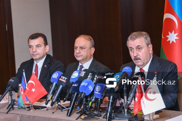 Böyük Birlik Partiyasının sədri Mustafa Desticinin mətbuat konfransı