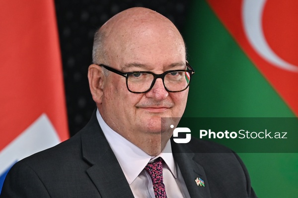 Böyük Britaniyanın Azərbaycandakı səfiri Dankan Norman mətbuat konfransında