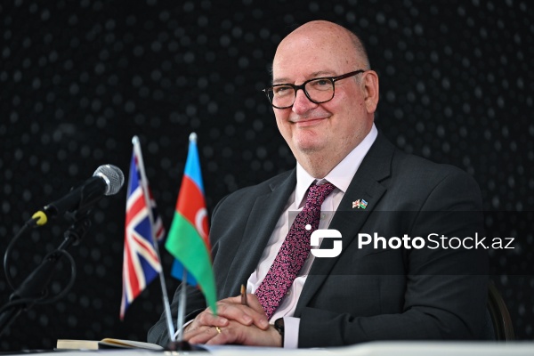Böyük Britaniyanın Azərbaycandakı səfiri Dankan Norman mətbuat konfransında