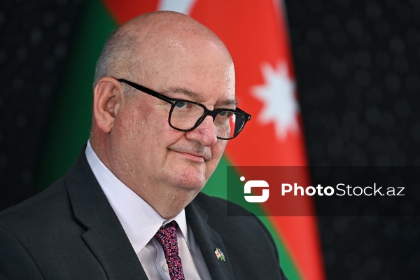 Böyük Britaniyanın Azərbaycandakı səfiri Dankan Norman mətbuat konfransıında
