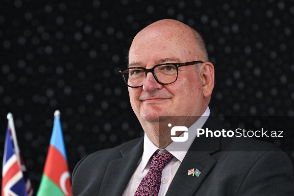 Böyük Britaniyanın Azərbaycandakı səfiri Dankan Norman mətbuat konfransında