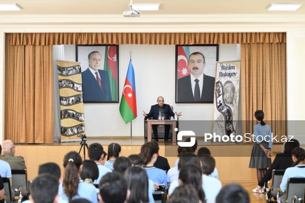 BŞTİ və “Kaspi” qəzetinin təşkilatçılığı ilə 32 nömrəli tam orta məktəbdə baş tutan görüşü