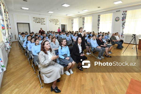 BŞTİ və “Kaspi” qəzetinin təşkilatçılığı ilə 32 nömrəli tam orta məktəbdə baş tutan görüşü